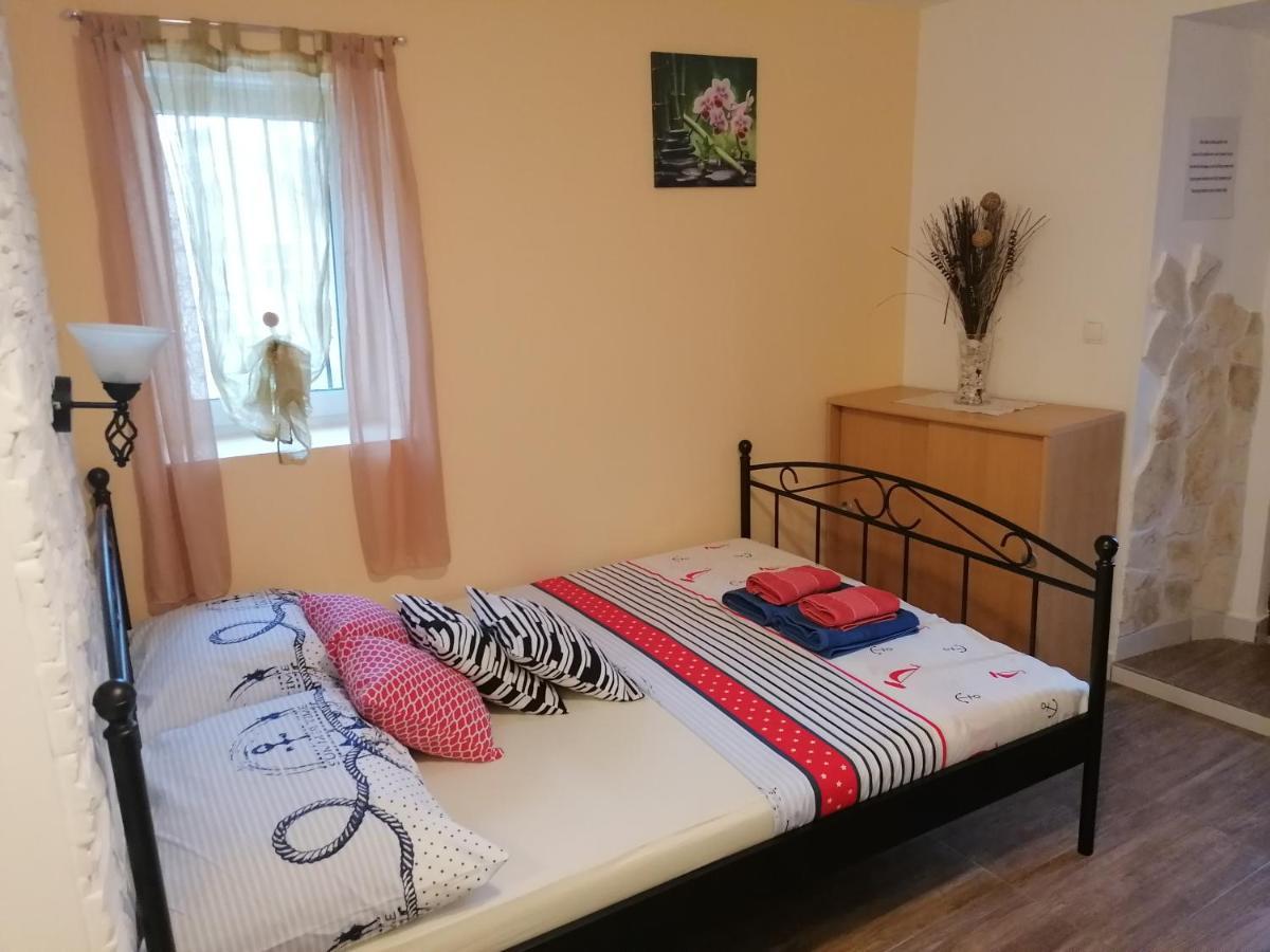 Stone House Apartment Slatine Ngoại thất bức ảnh