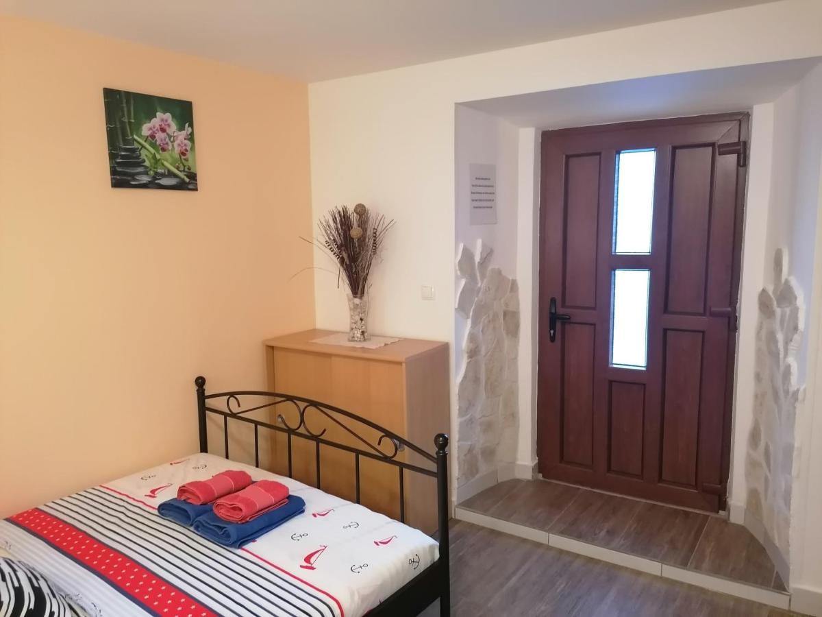 Stone House Apartment Slatine Ngoại thất bức ảnh