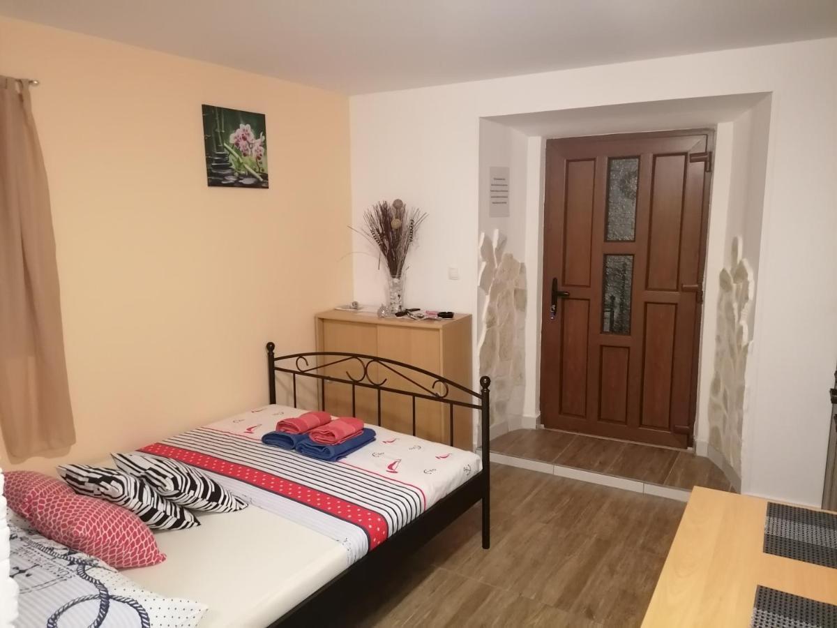 Stone House Apartment Slatine Ngoại thất bức ảnh